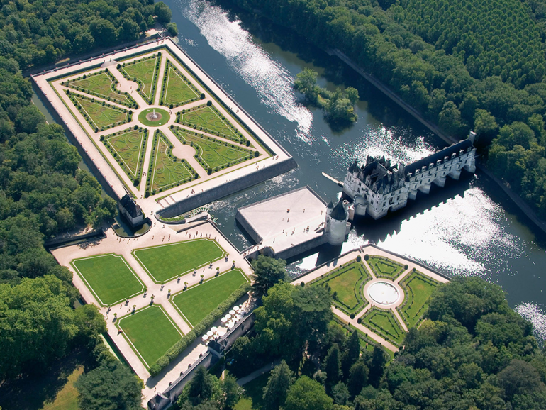 Loire Valley Chateaus Day trip in Semiprivate: Chenonceau, Amboise and Chambord from Amboise - Alloggi in Amboise