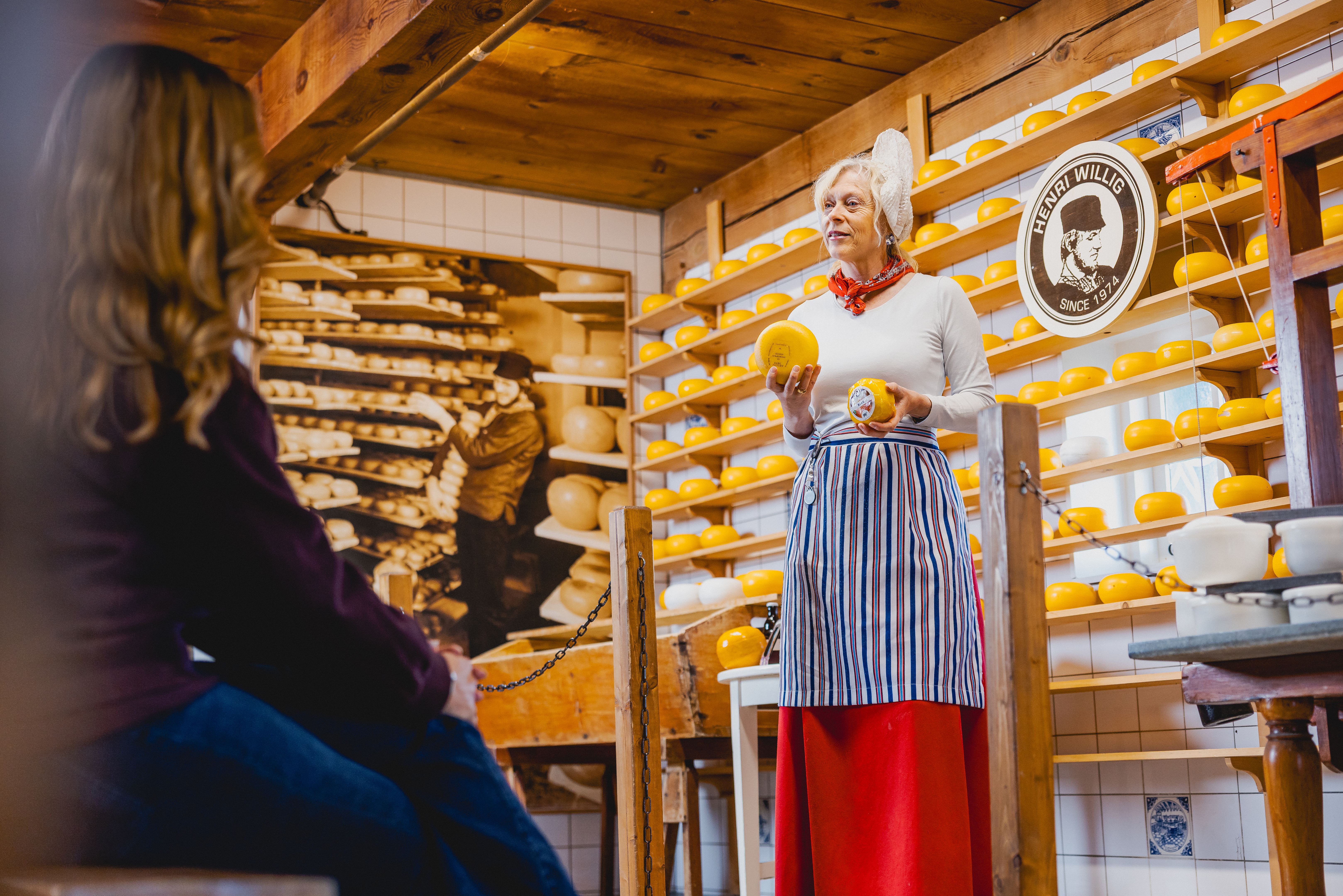 Tour of Volendam and Zaanse Schans Windmills from Amsterdam with Optional Boat Trip in Amsterdam - Accommodations in Ámsterdam