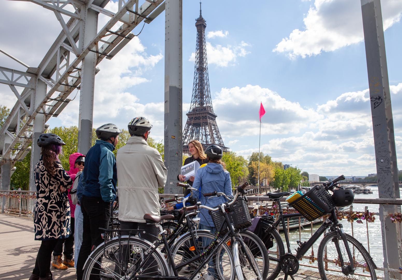 París in Seine by Bike in Small Group - Alloggi in Parigi