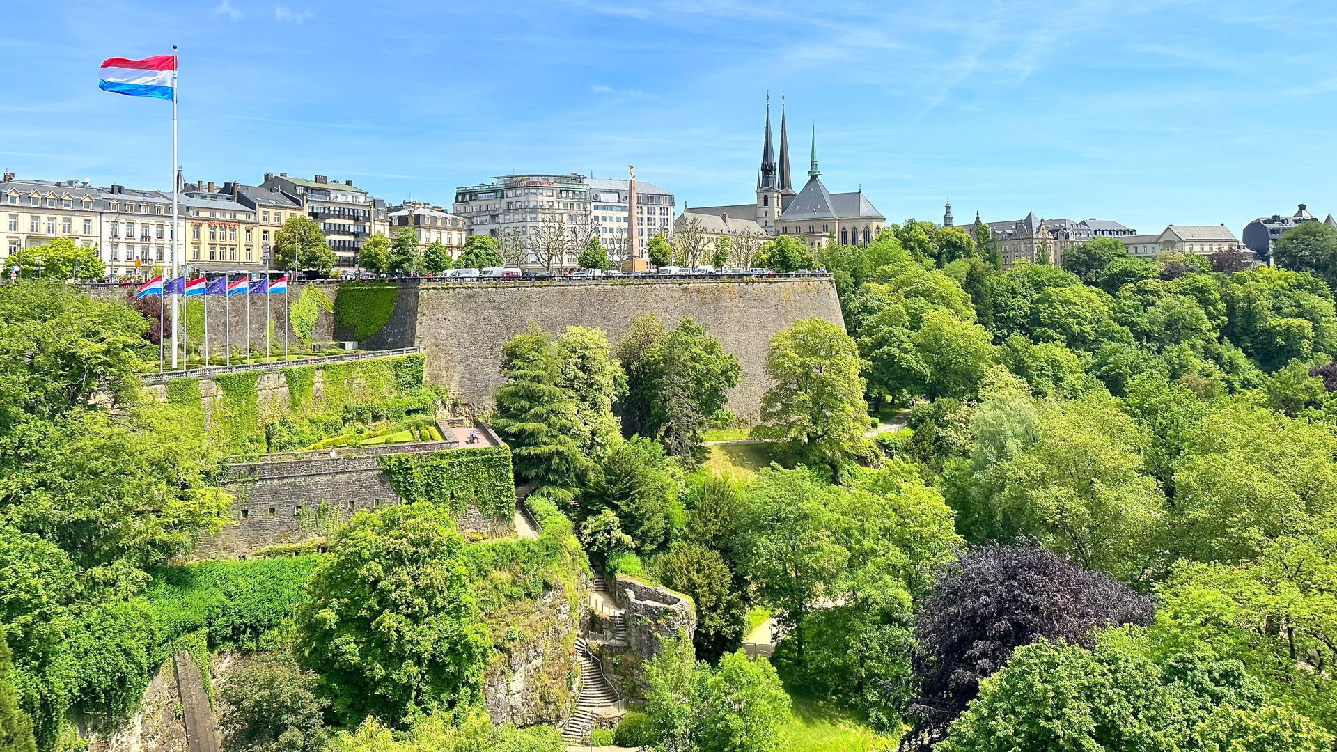 Tour por la Ciudad de Luxemburgo con Visita al Castillo de Vianden en Privado - Accommodations in Luxembourg