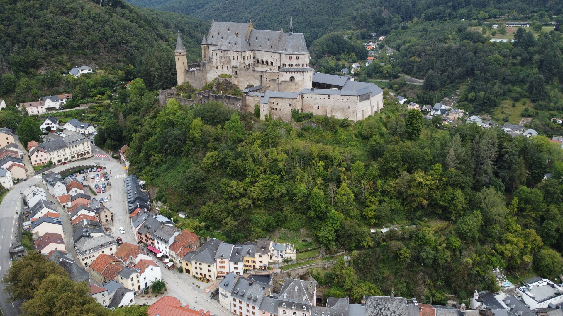 Tour por la Ciudad de Luxemburgo con Visita al Castillo de Vianden en Privado - Accommodations in Luxembourg