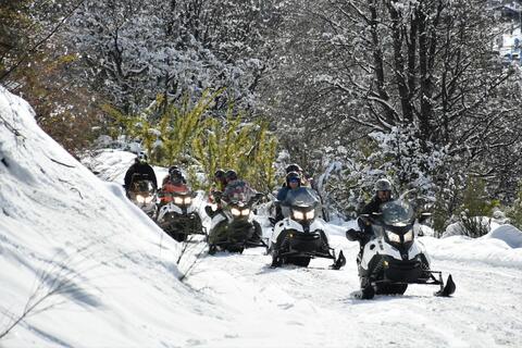 Excursión en Motos de Nieve + Almuerzo en Refugio La Cueva con Recogida - Alojamientos en Bariloche