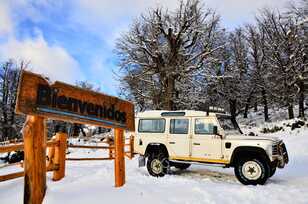 Avventura sulla Neve: Ciaspolata, Giro in 4x4 e Cena al Rifugio con Trasferimento in Piccolo Gruppo - Alloggi in Bariloche
