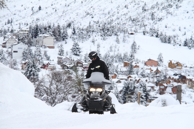 Escursione Notturna in Motoslitta + Cena al Rifugio La Cueva con Trasferimento - Alloggi in Bariloche