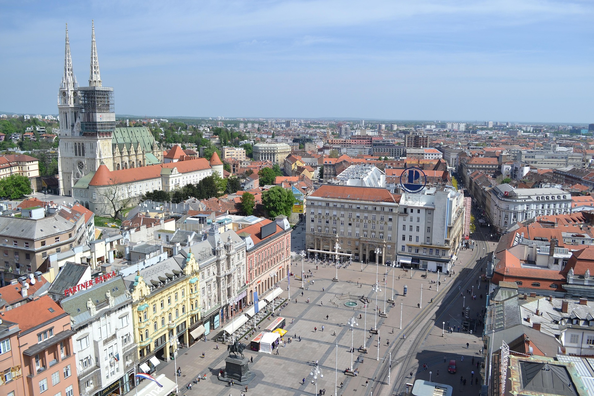 Visita a Pie de Zagreb con los Túneles de la Segunda Guerra Mundial en Grupo Reducido - Alojamientos en Zagreb