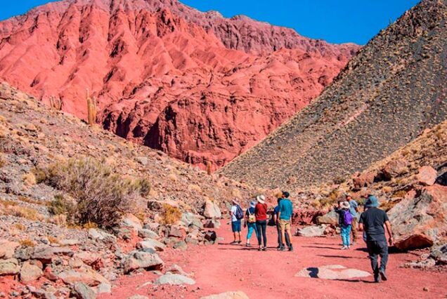 Tour ao Vale do Arco-Íris com Ingressos e Recolha em Grupo Pequenho - Acomodações em San Pedro de Atacama