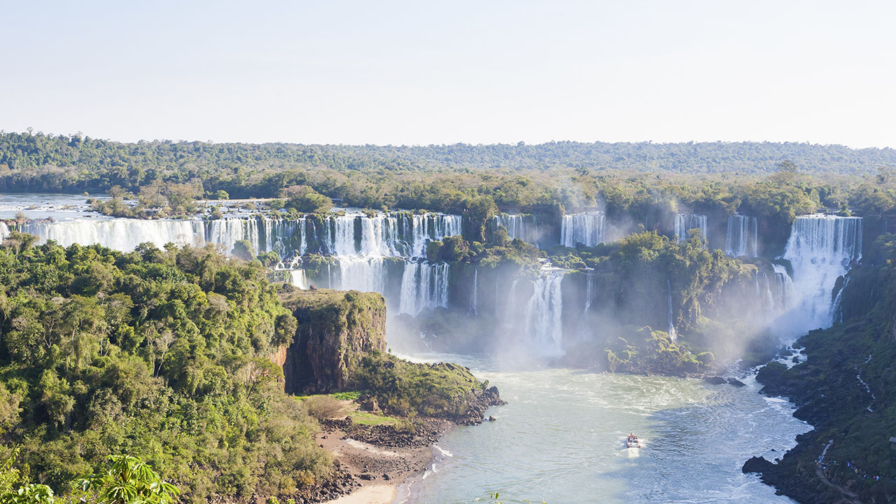 Excursão às Cataratas do Iguaçu Lado Brasileiro com Pick-up e Parque das Aves Opcional - Acomodações em Foz do Iguaçu