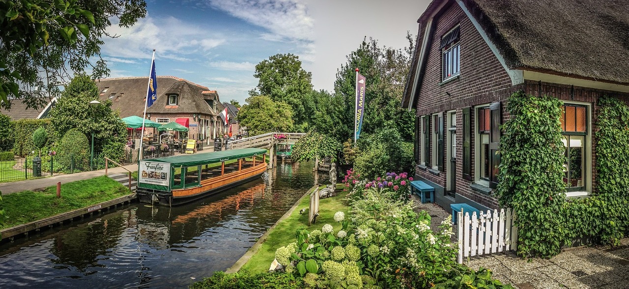 Tour de un Día a Giethoorn con Crucero por los Canales - Alojamientos en Amsterdam