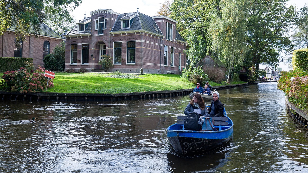 Tour de un Día a Giethoorn con Crucero por los Canales - Alojamientos en Amsterdam