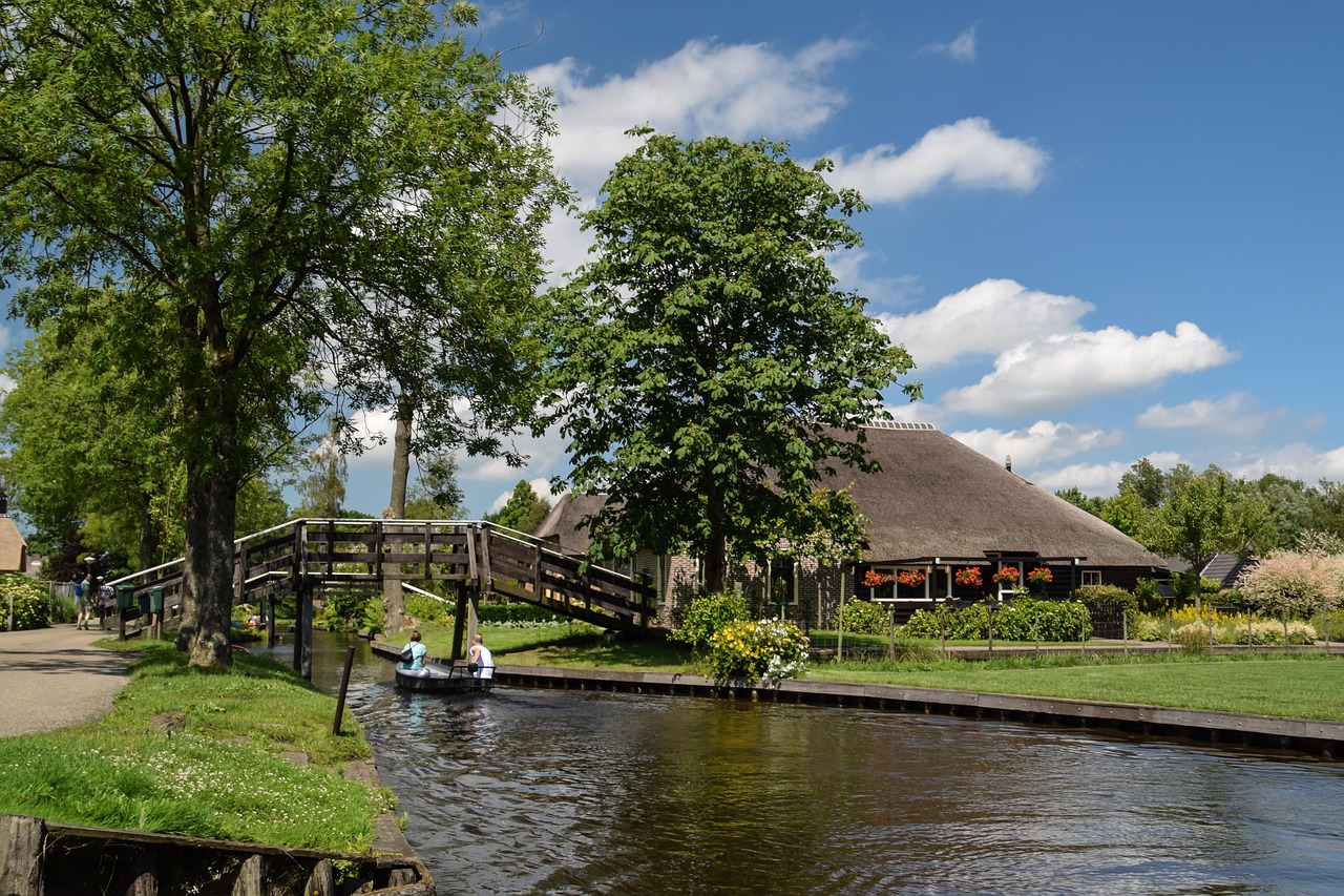 Tour de un Día a Giethoorn con Crucero por los Canales - Alojamientos en Amsterdam