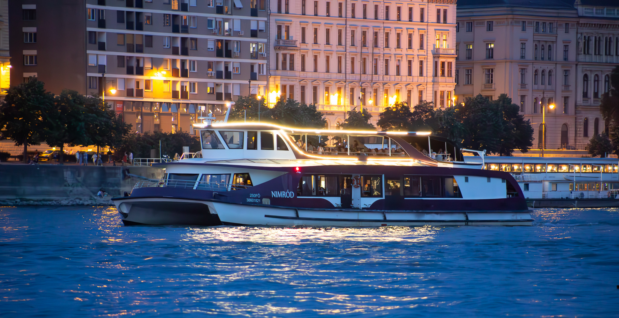 Passeio de Barco Turístico em Budapeste - Acomodações em Budapeste