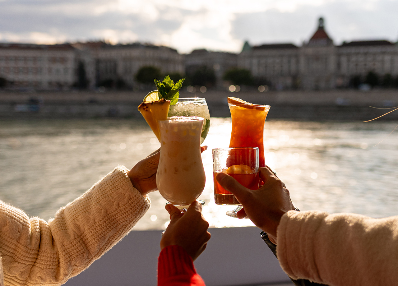Cruzeiro de Coquetel ao Pôr do Sol - Acomodações em Budapeste