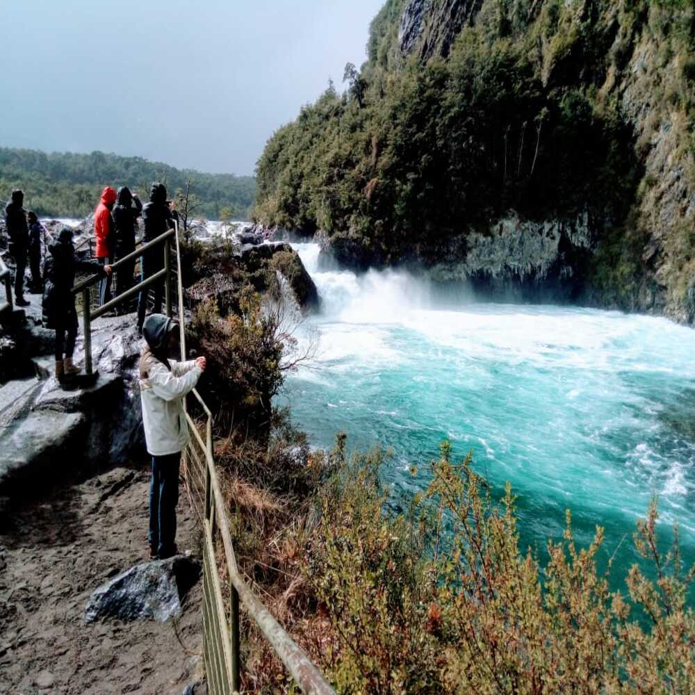 Tour al Volcan Osorno y Saltos de Petrohue con Pick-up en Grupo Reducido - Alojamientos en Puerto Varas