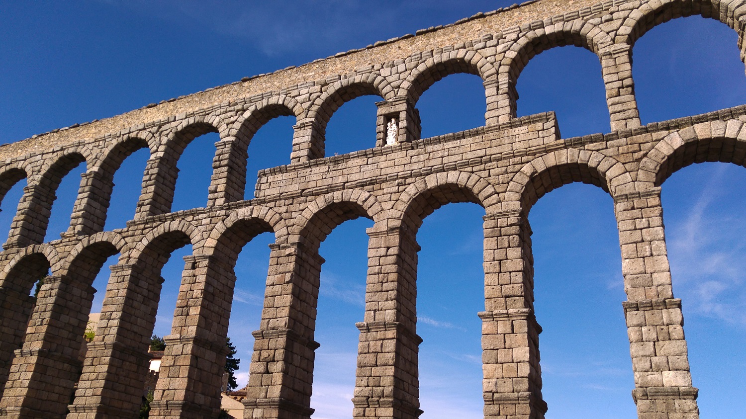 Segovia Guided Tour in Spanish with Tickets to the Cathedral and the Alcázar - Accommodations in Segovia
