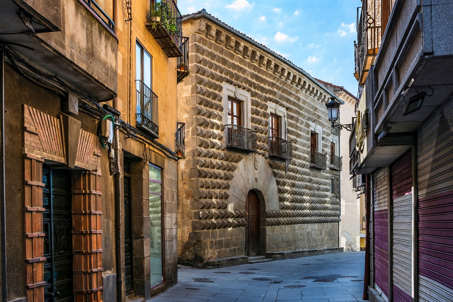 Segovia Guided Tour in Spanish with Tickets to the Cathedral and the Alcázar - Accommodations in Segovia