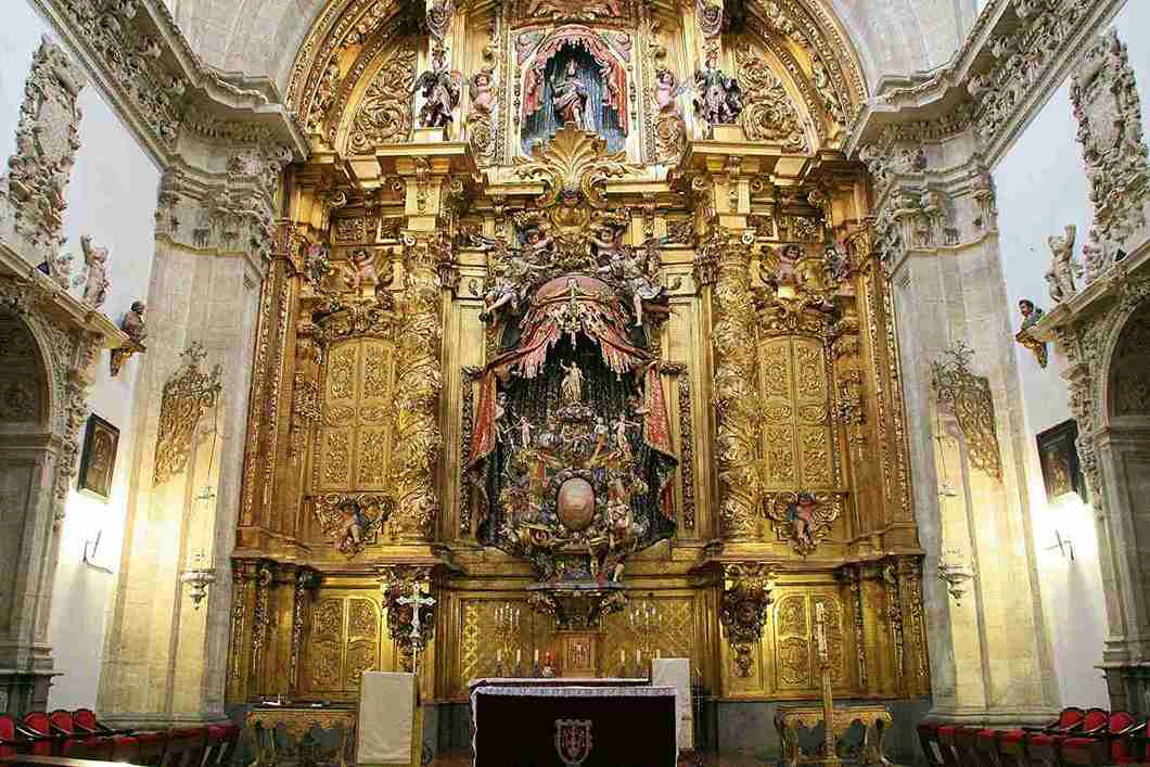 Segovia Guided Tour in Spanish with Tickets to the Cathedral and the Alcázar - Accommodations in Segovia