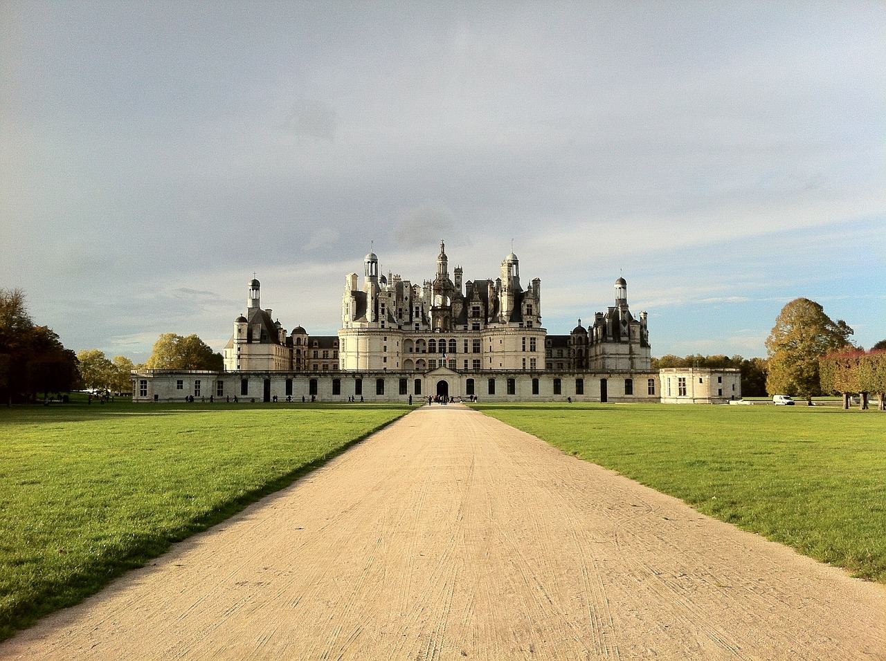 Excursão de Dia Inteiro a Blois, Chambord e Cheverny com Audioguia em Semiprivado a partir de Amboise - Acomodações em Amboise