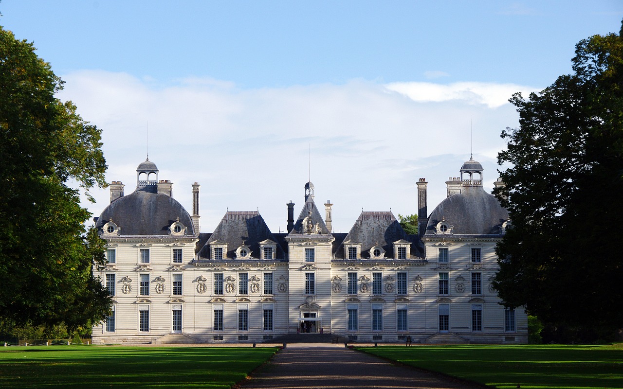 Full Day Tour to Blois, Chambord and Cheverny with Audioguide in Semi-Private from Amboise - Accommodations in Amboise